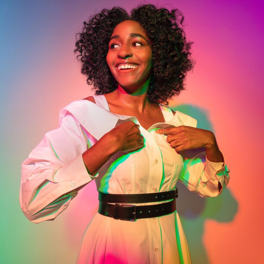 Что изменилось в Сидни? Айо Эдебири и её важнейший эпизод в “Медведе”