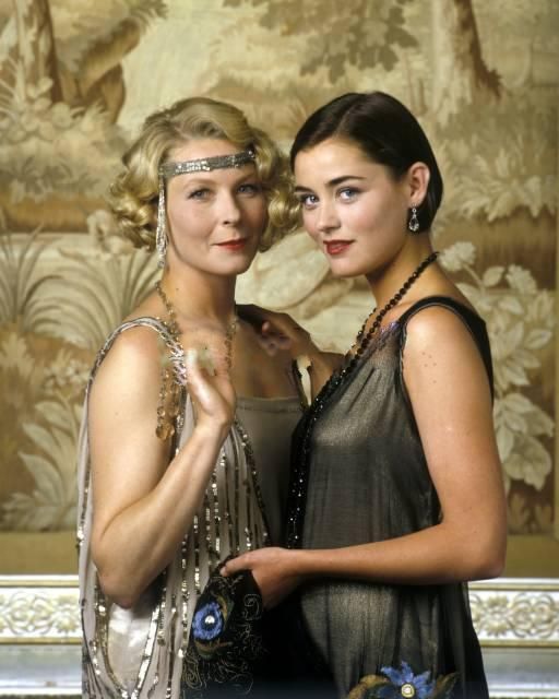 20 сериалов про старую Англию с красивыми женскими персонажами