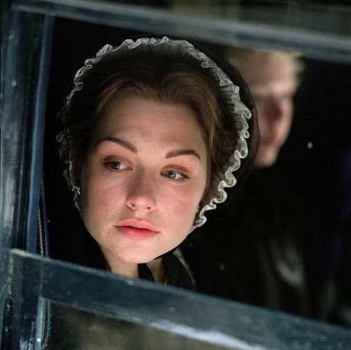 20 сериалов про старую Англию с красивыми женскими персонажами