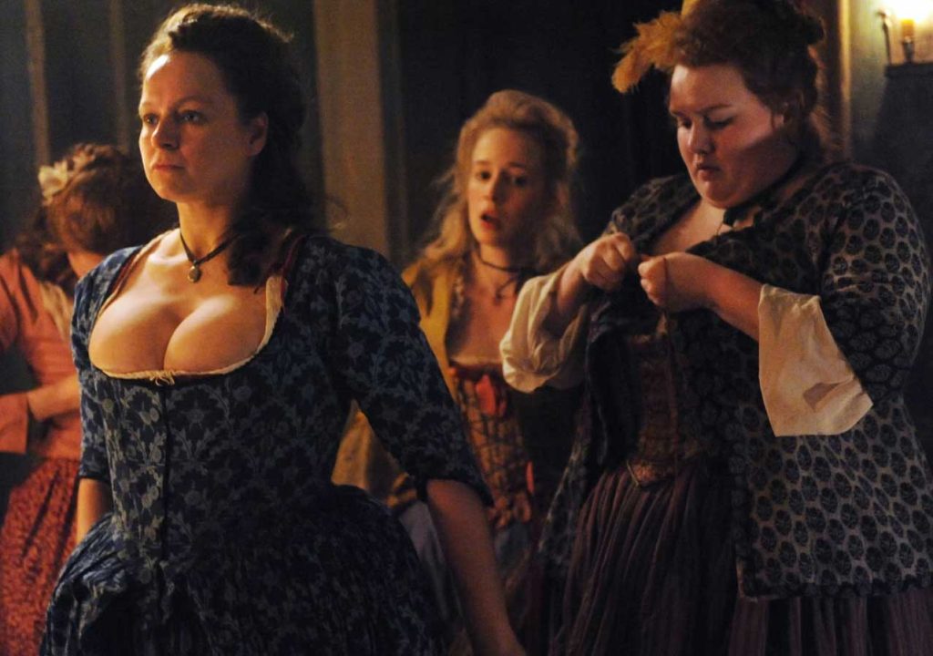 20 сериалов про старую Англию с красивыми женскими персонажами