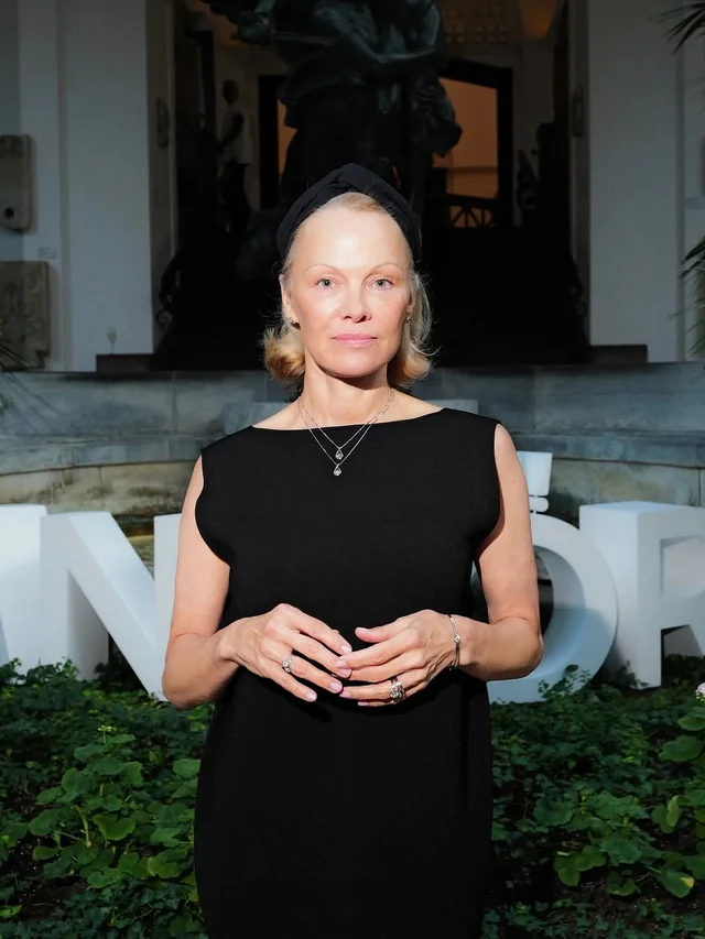 Как выглядит 58-летняя Памела Андерсон сейчас: звезда пришла на раут без косметики