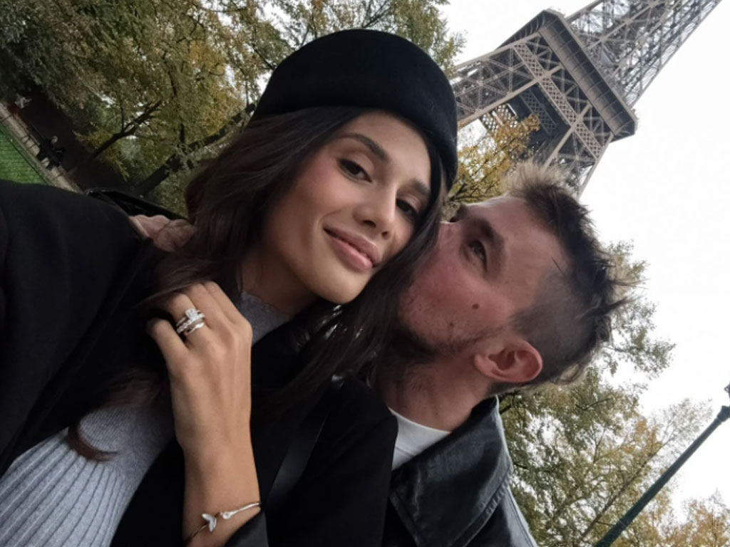 Образ жены Александра Петрова в Париже удивил поклонников Сексуальный образ жены Александра Петрова в Париже удивила поклонников