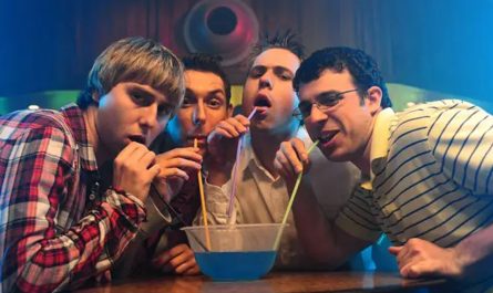Сериал "Переростки" возвращается: оригинальный состав в новом сезоне