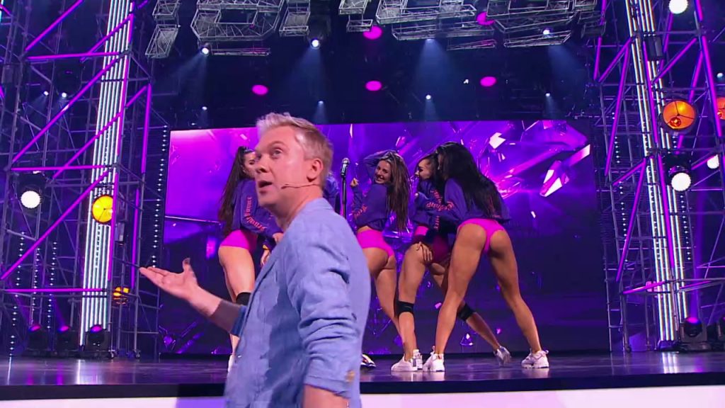 ТОП-20 горячих засветов в танцах на ТВ (ФОТО)