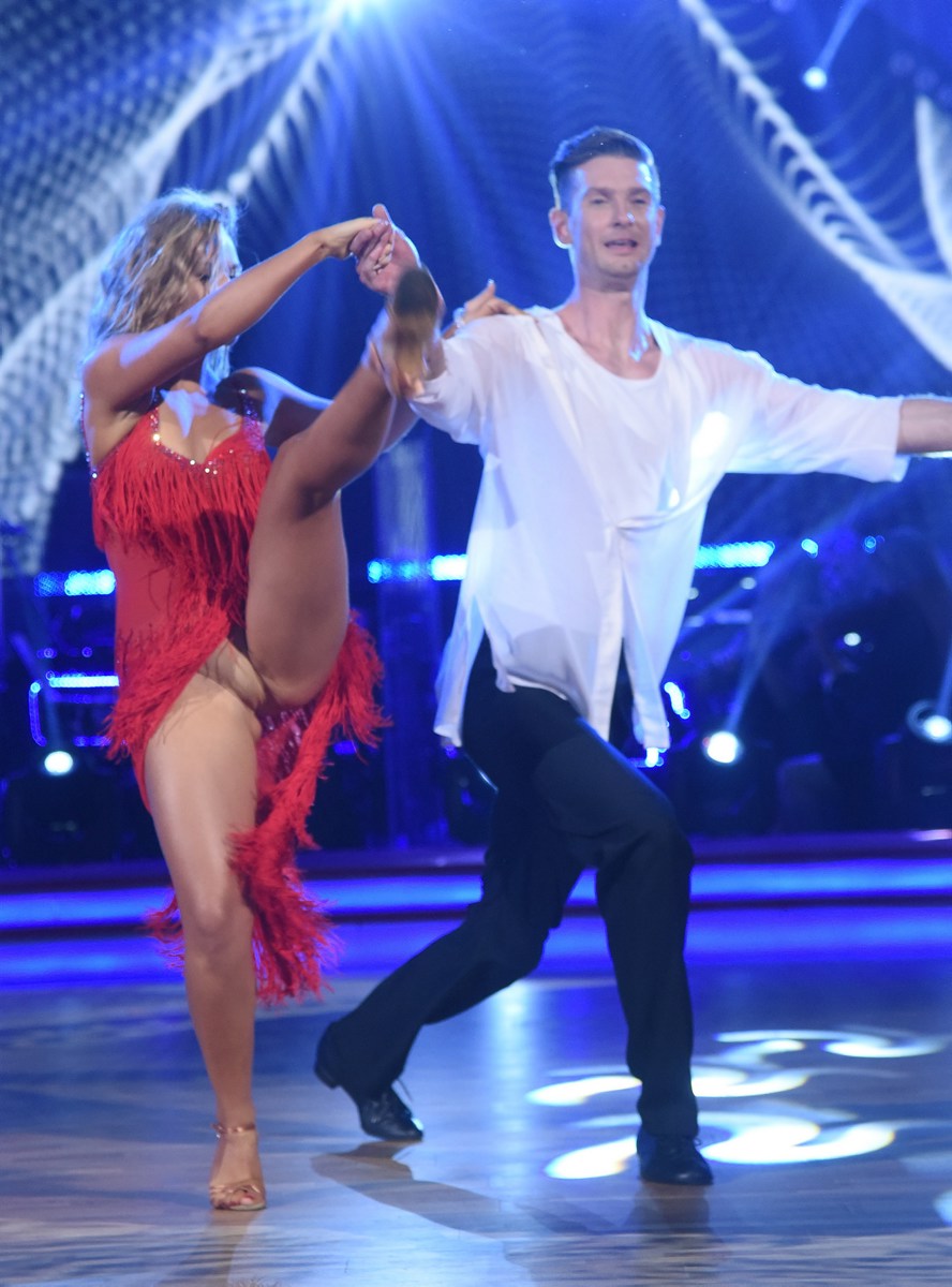 ТОП-20 горячих засветов в танцах на ТВ (ФОТО)