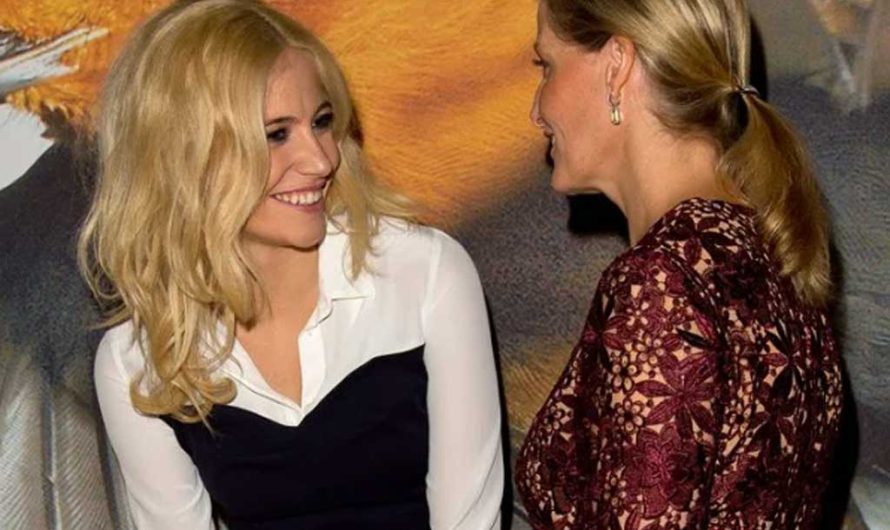 От Софи до Меган: королевские дамы в «голых» платьях