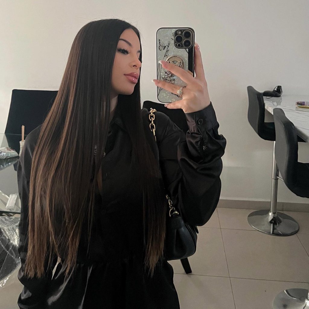 ТОП-30 фото молодой певицы Delarosa