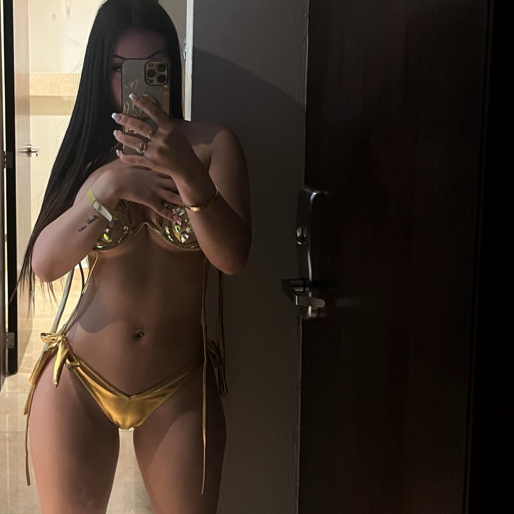 ТОП-30 фото молодой певицы Delarosa