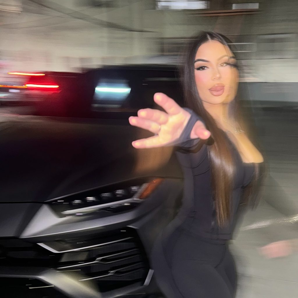 ТОП-30 фото молодой певицы Delarosa