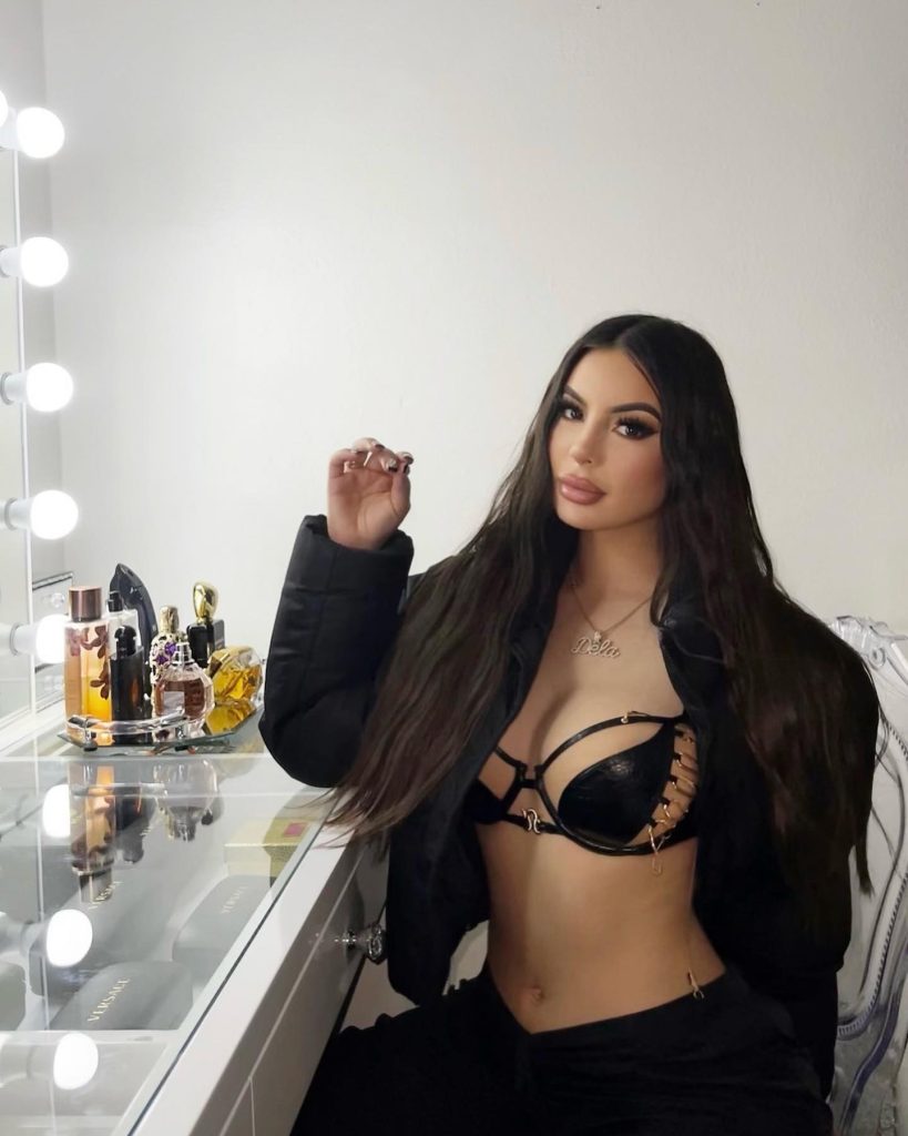 ТОП-30 фото молодой певицы Delarosa