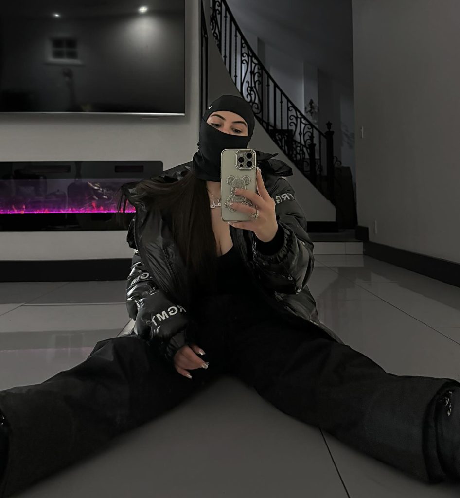 ТОП-30 фото молодой певицы Delarosa