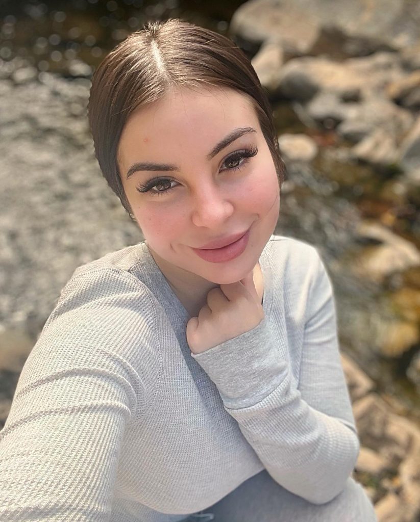 ТОП-30 фото молодой певицы Delarosa