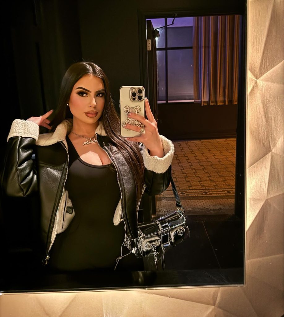 ТОП-30 фото молодой певицы Delarosa