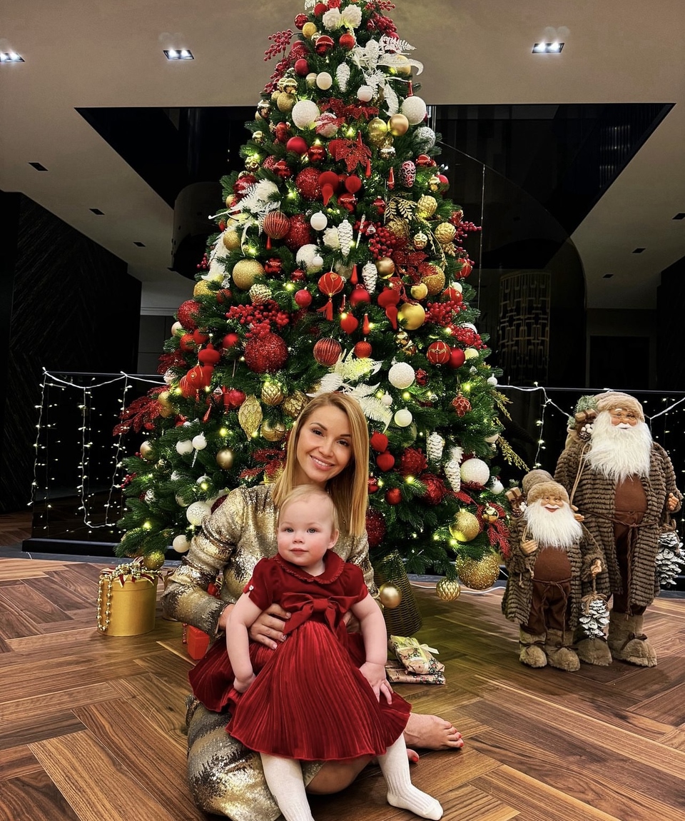 20 новогодних фотосессий российских звезд - фото с детьми