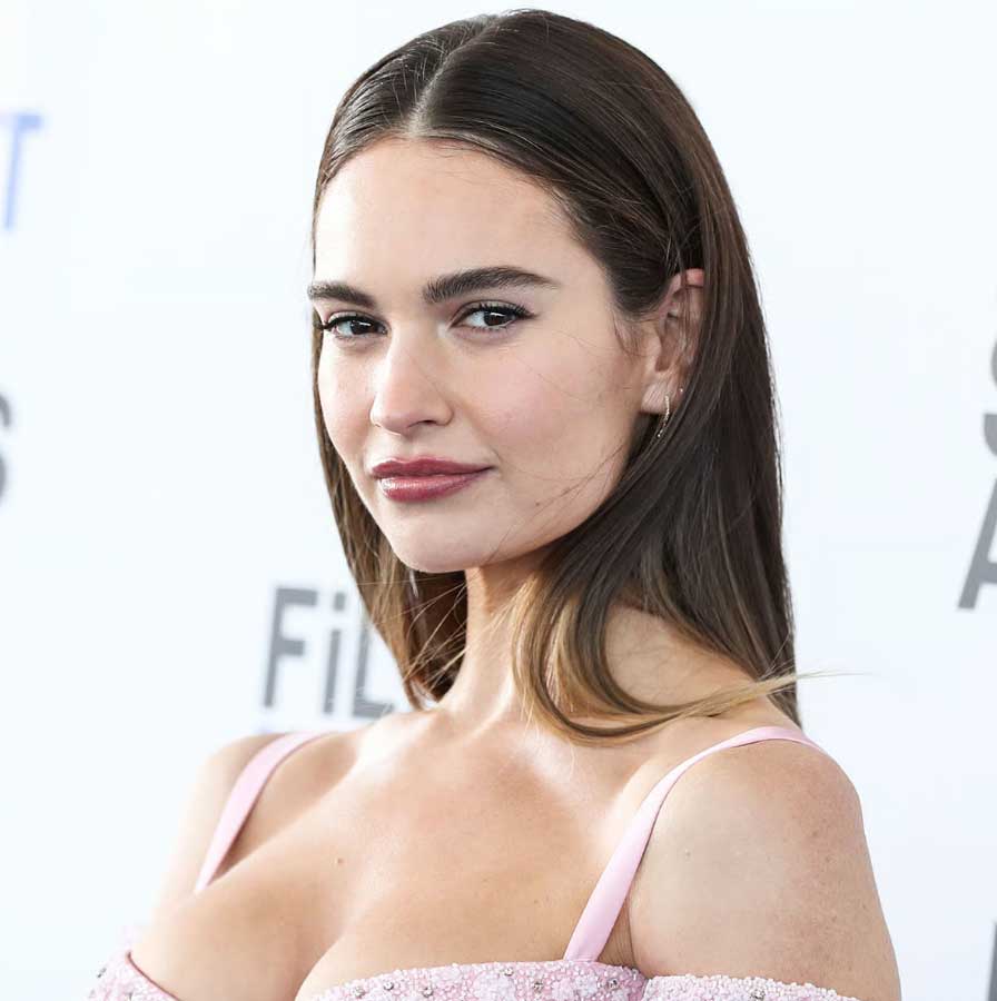 20 фото Лили Джеймс, где она выглядит как настоящая звезда