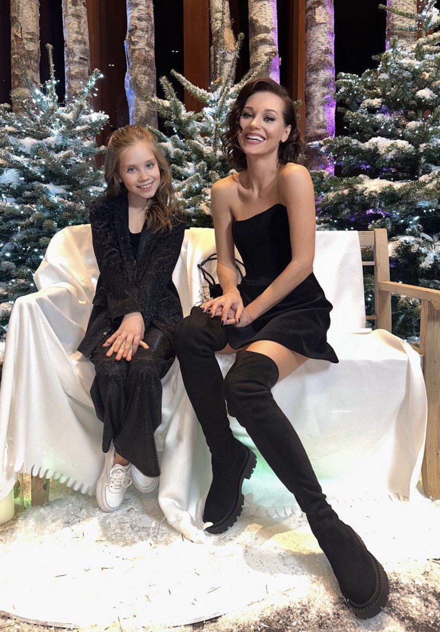 20 новогодних фотосессий российских звезд - фото с детьми