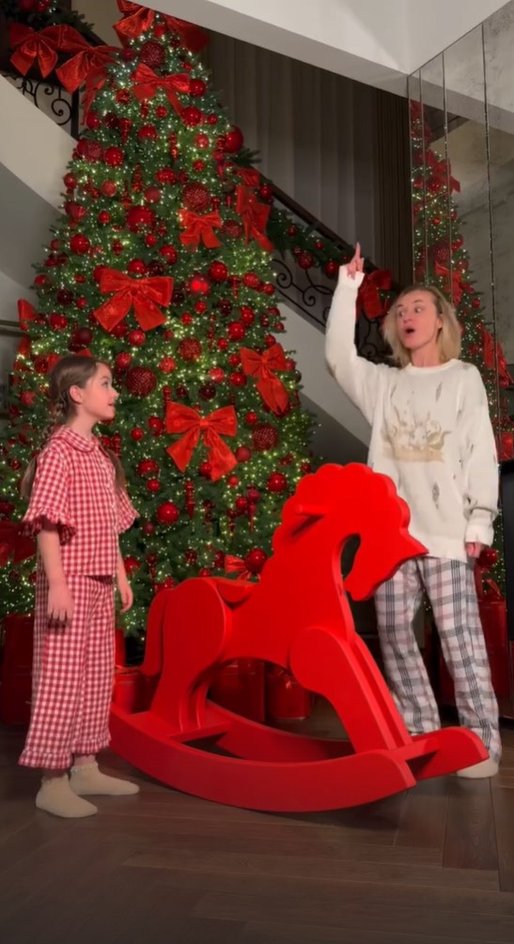 20 новогодних фотосессий российских звезд - фото с детьми