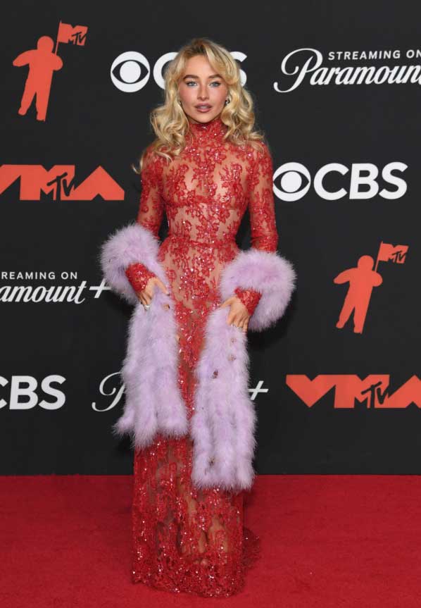 23 лучших фото певицы Сабрины Карпентер 2025 года