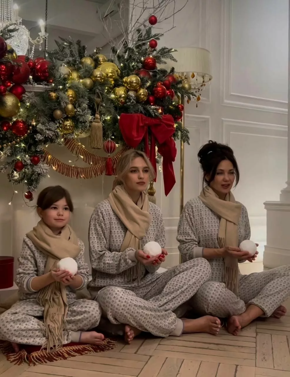 20 новогодних фотосессий российских звезд - фото с детьми