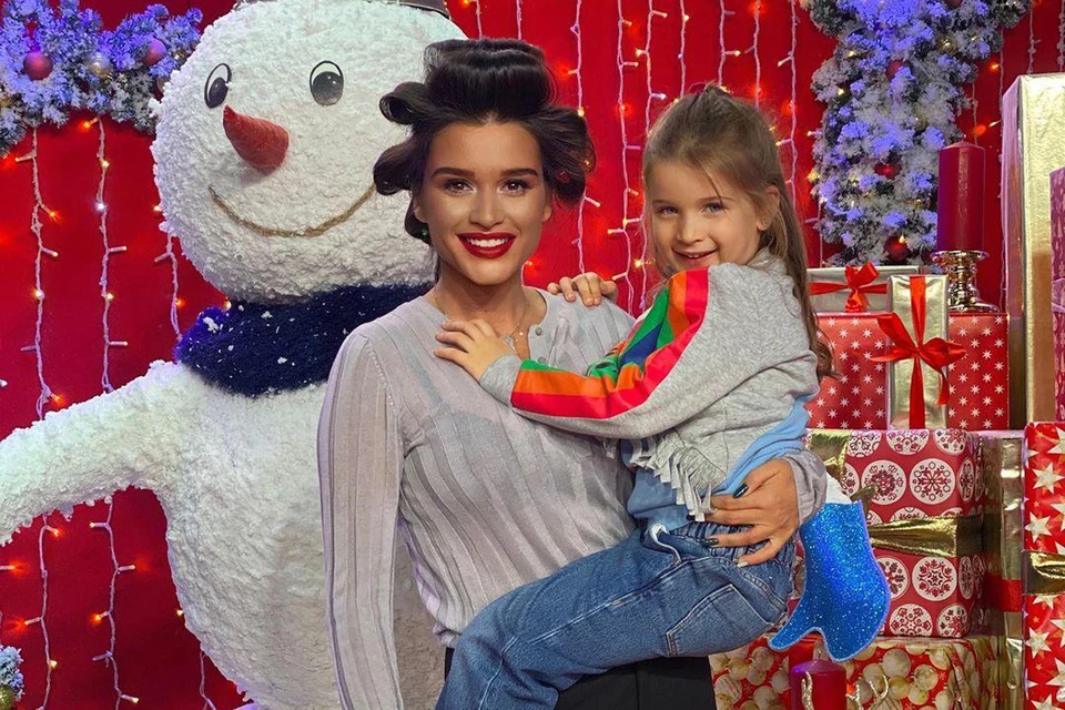 20 новогодних фотосессий российских звезд - фото с детьми