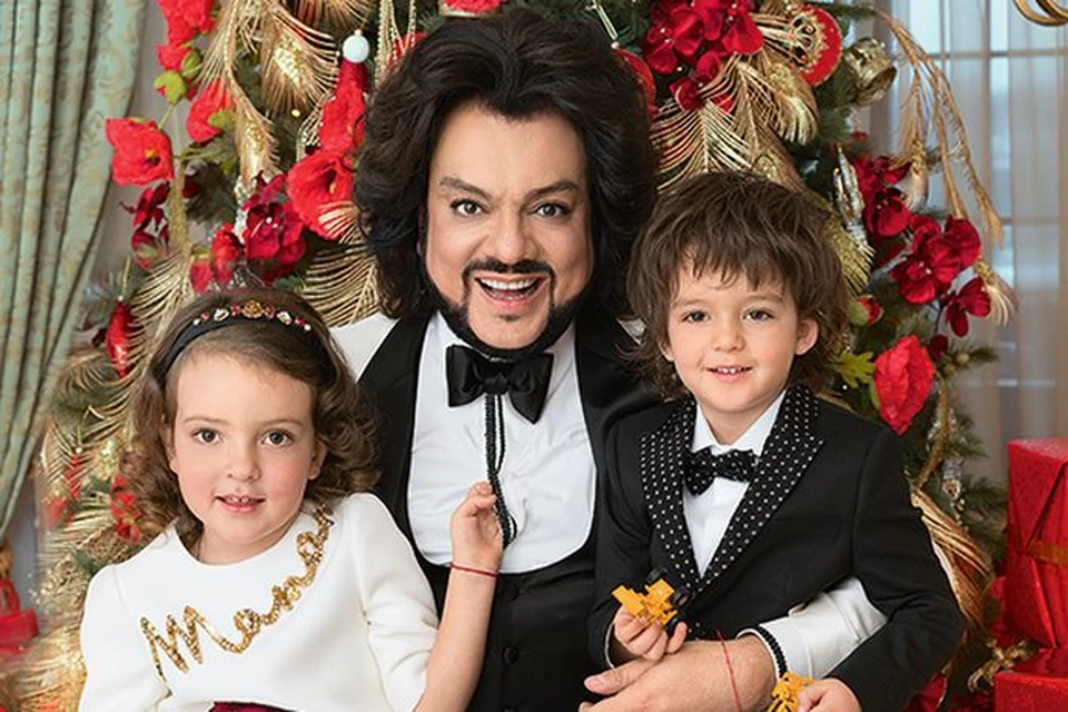 20 новогодних фотосессий российских звезд - фото с детьми