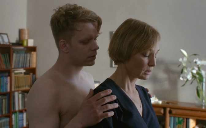 20 лучших фильмов про романы взрослых женщин с молодыми парнями