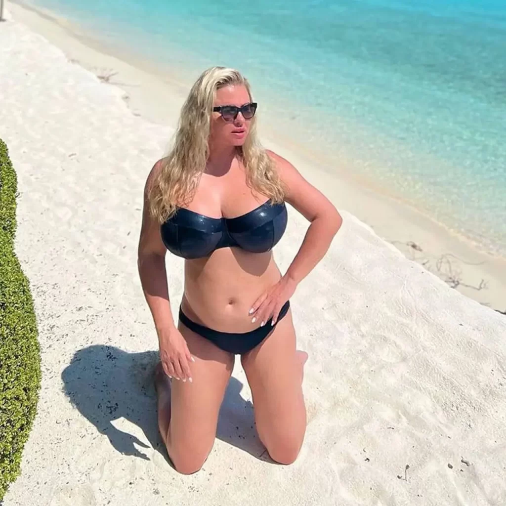 30 лучших фото Анны Семенович, которые взорвали соцсети в 2026 году