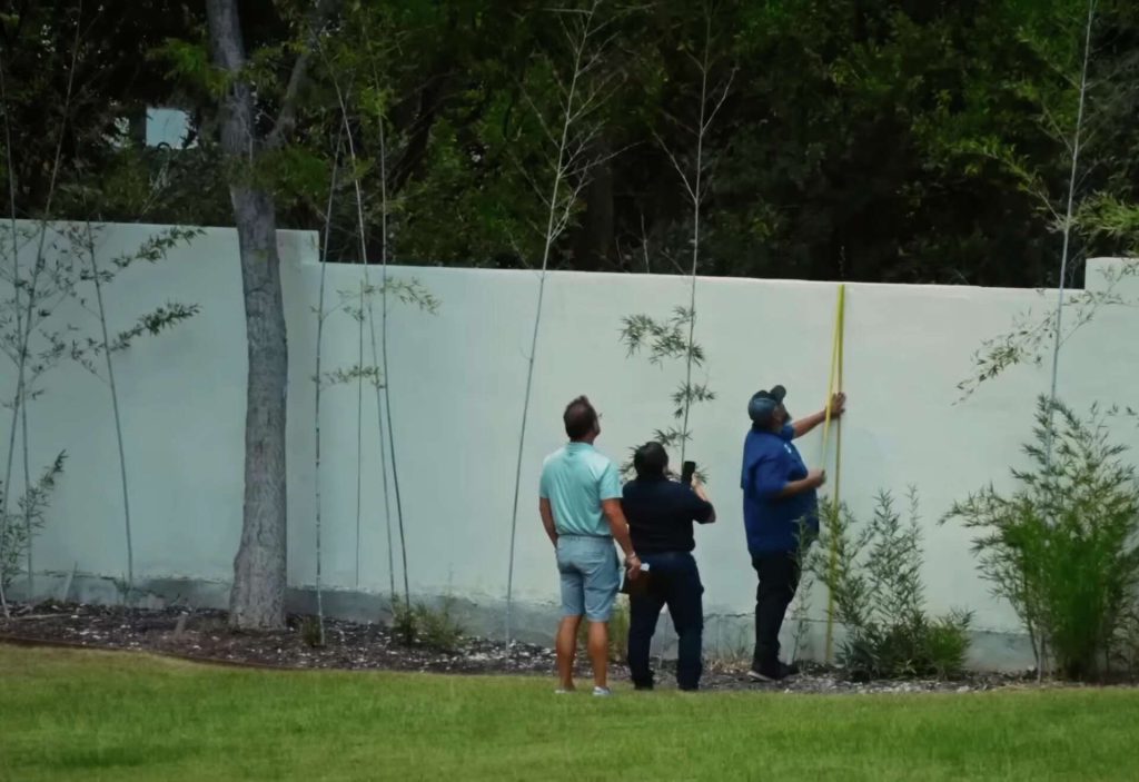 Когда забор превращается в войну: реальные фото из сериала "Соседи"