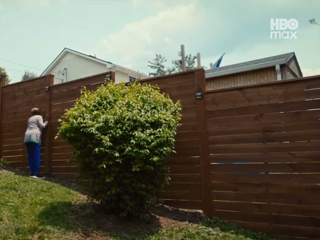 Когда забор превращается в войну: реальные фото из сериала "Соседи" Когда забор превращается в войну: реальные фото из сериала "Соседи"