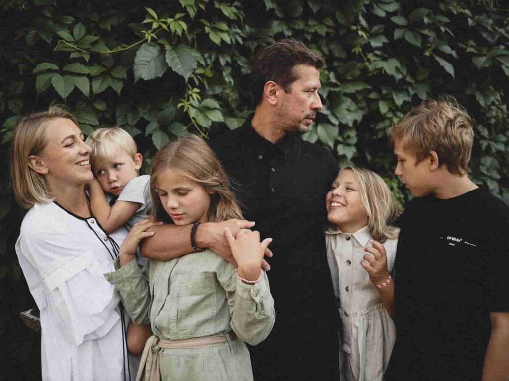 Жена Андрея Мерзликина: Анна Осокина, развод, четверо детей и что известно сейчас Жена Андрея Мерзликина: Анна Осокина, развод, четверо детей и что известно сейчас