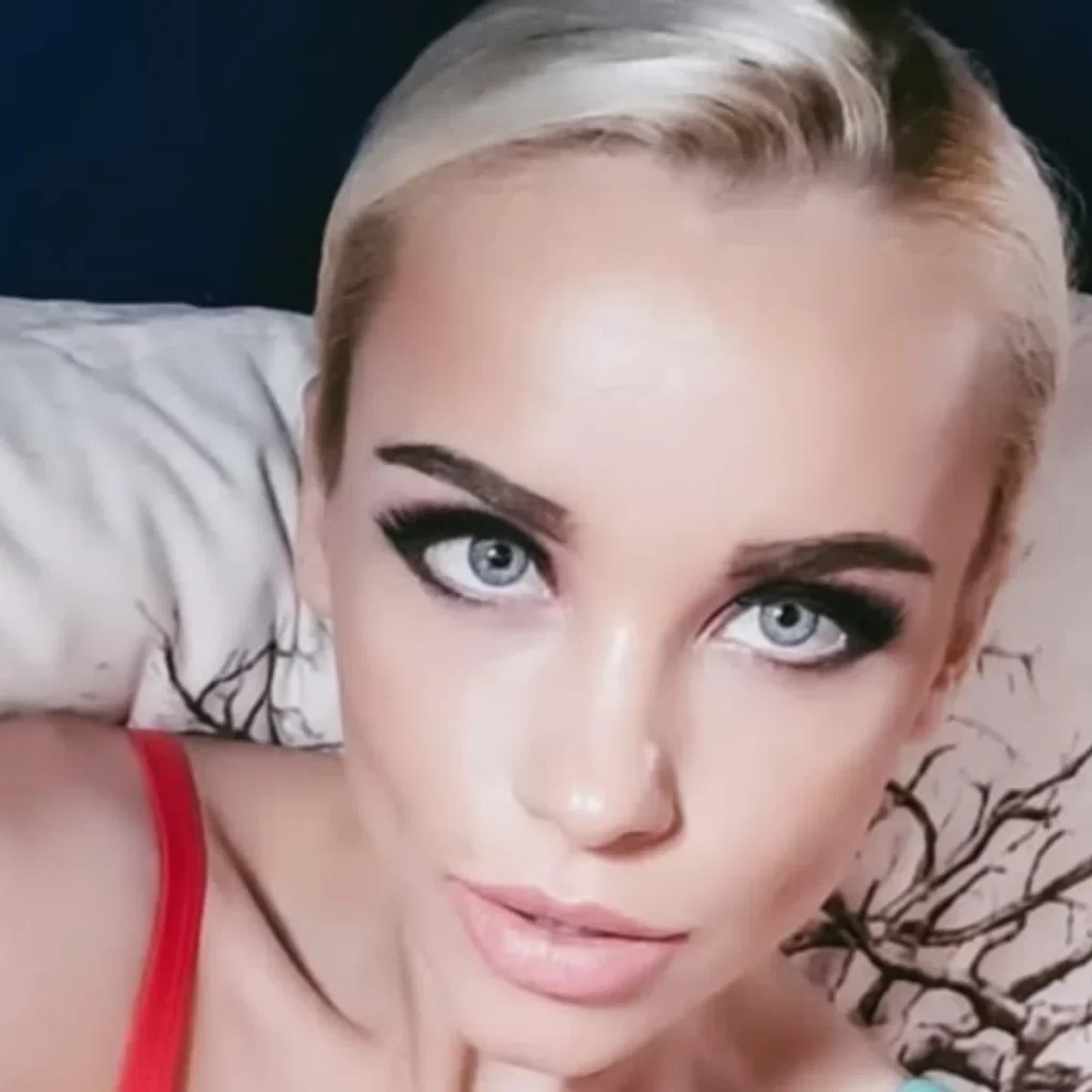 От стрип-клуба до Паттайи: 30 фото Юлии Реутовой