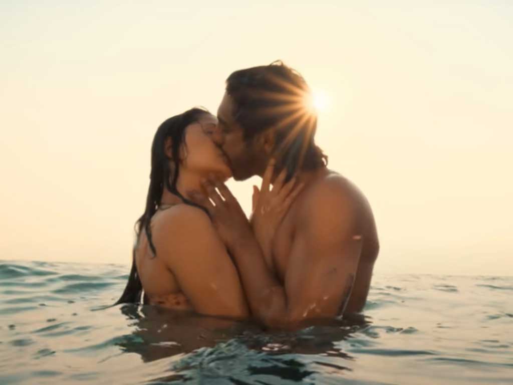 ТОП-15 скандальных сцен индийского кино