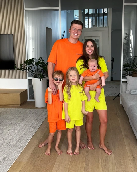 25 красивых фото Валерии Чекалиной с детьми