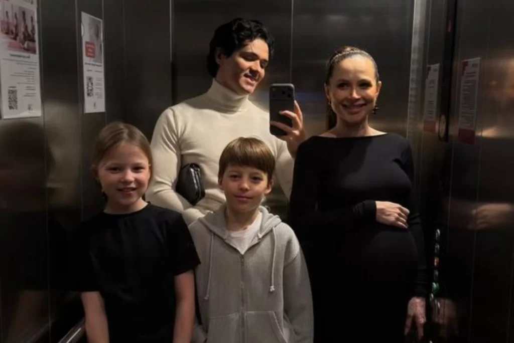 25 красивых фото Валерии Чекалиной с детьми