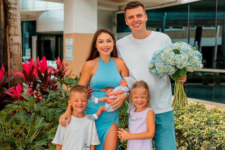 25 красивых фото Валерии Чекалиной с детьми