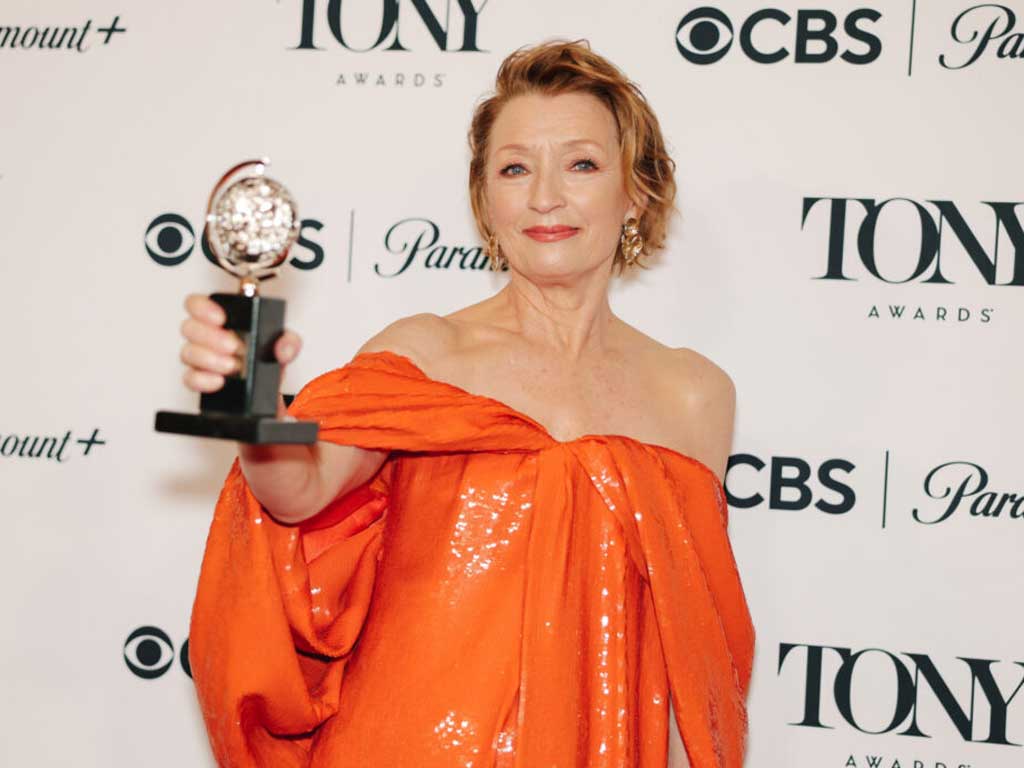 Tony Awards 2026: «Смерть коммивояжера» установил рекорд, а Лесли Мэнвилл и Джон Литгоу вошли в историю